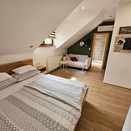 Apartments Woodnotes Licko Petrovo Selo Екстер'єр фото