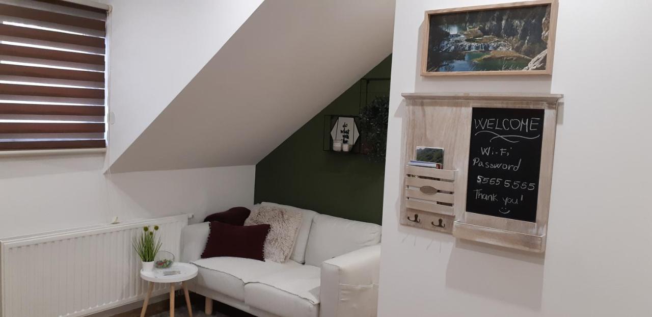 Apartments Woodnotes Licko Petrovo Selo Екстер'єр фото