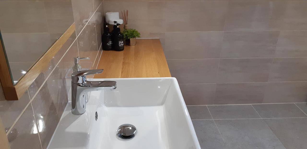 Apartments Woodnotes Licko Petrovo Selo Екстер'єр фото