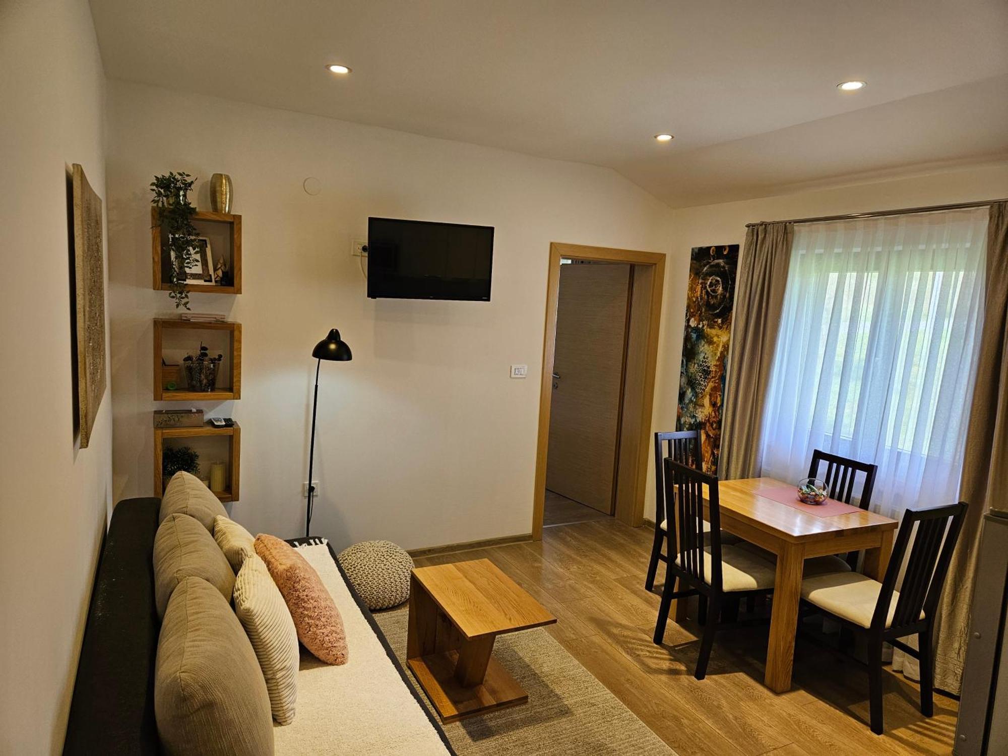 Apartments Woodnotes Licko Petrovo Selo Екстер'єр фото