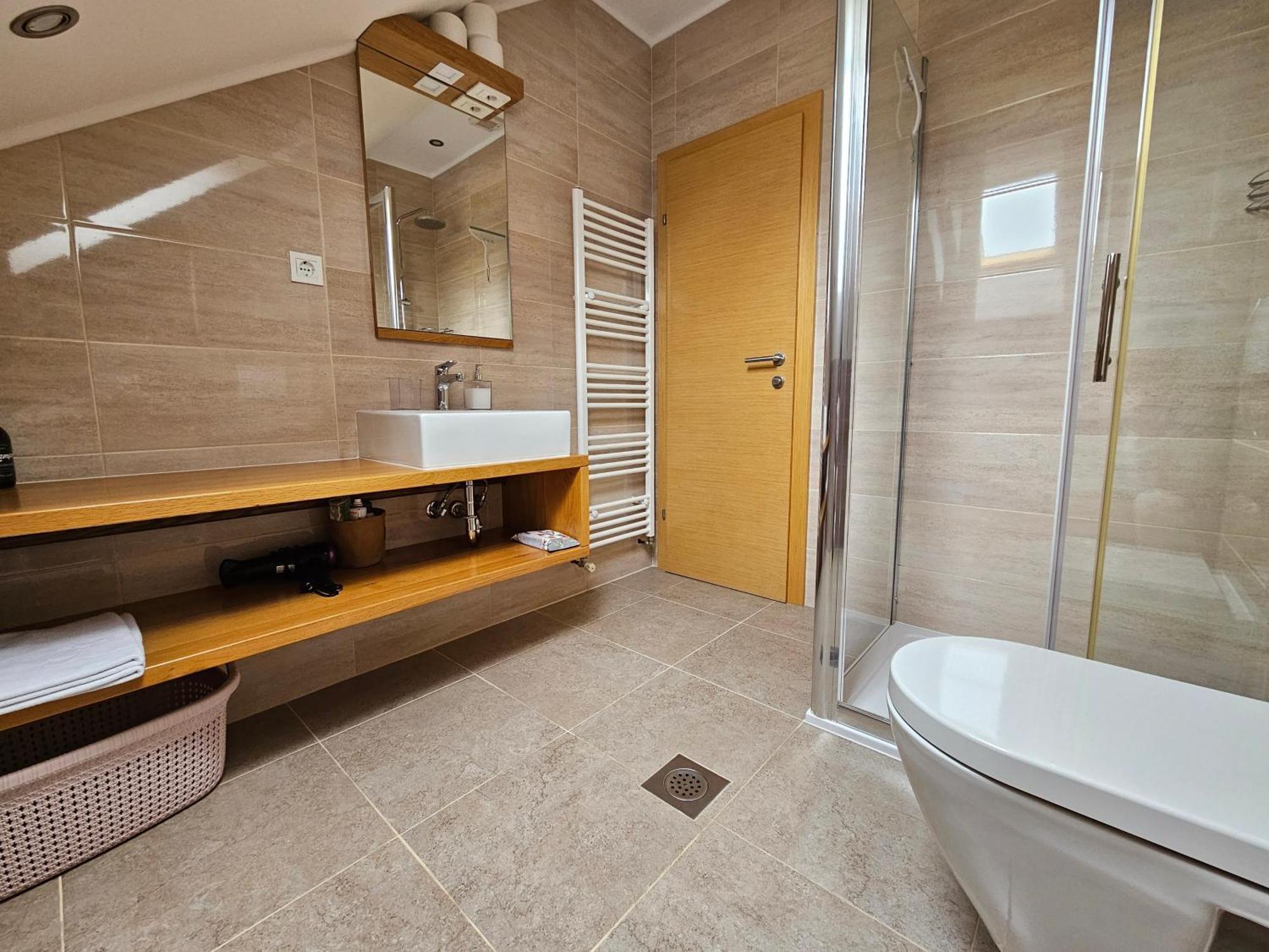 Apartments Woodnotes Licko Petrovo Selo Екстер'єр фото