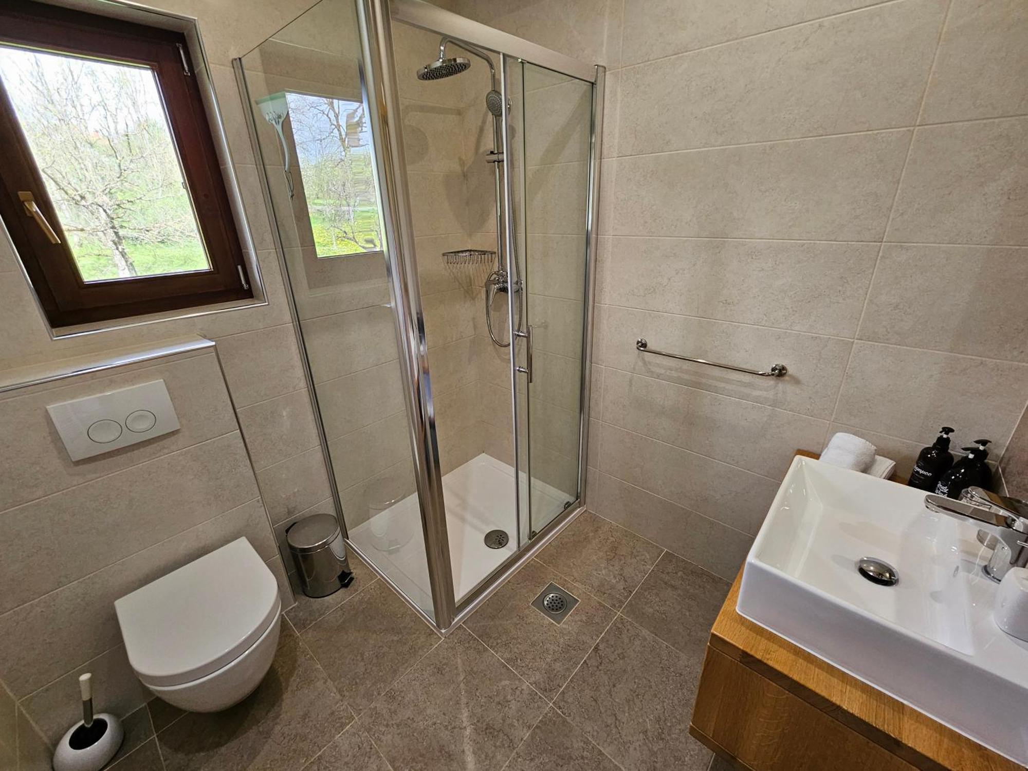 Apartments Woodnotes Licko Petrovo Selo Екстер'єр фото