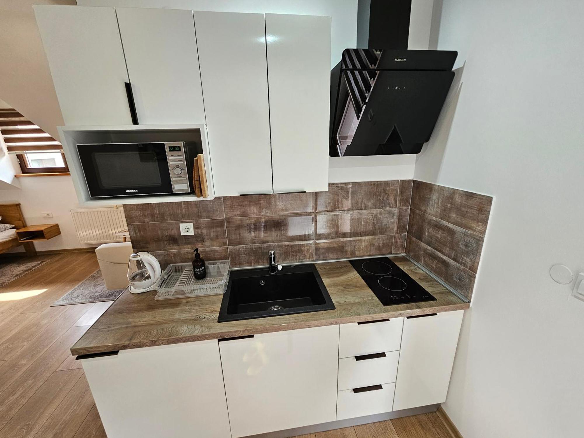 Apartments Woodnotes Licko Petrovo Selo Екстер'єр фото