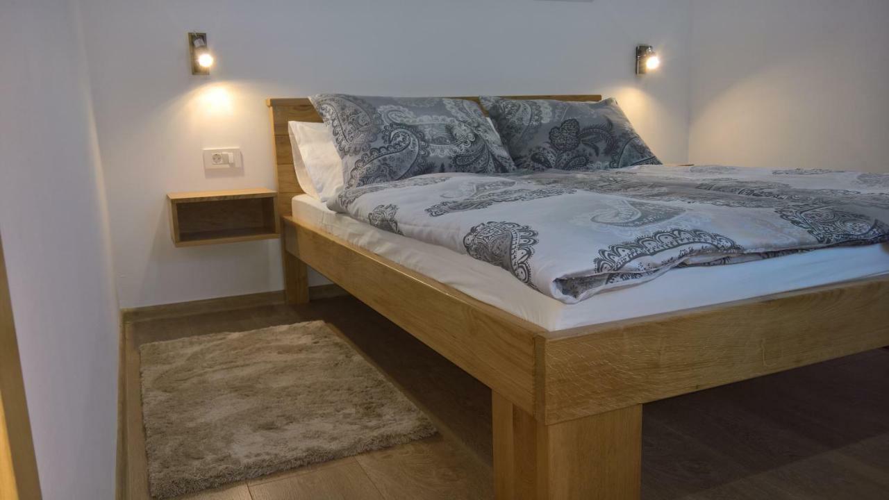Apartments Woodnotes Licko Petrovo Selo Екстер'єр фото