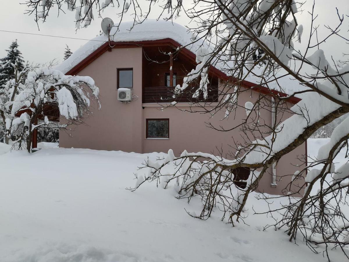 Apartments Woodnotes Licko Petrovo Selo Екстер'єр фото