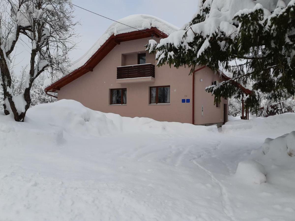 Apartments Woodnotes Licko Petrovo Selo Екстер'єр фото