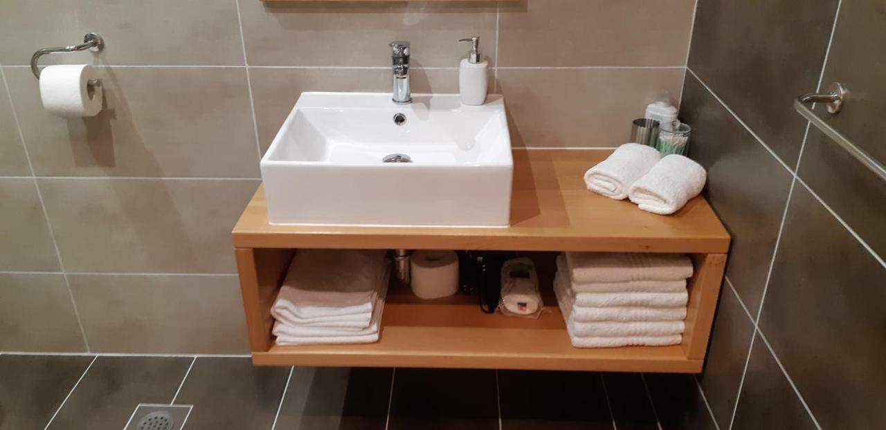 Apartments Woodnotes Licko Petrovo Selo Екстер'єр фото