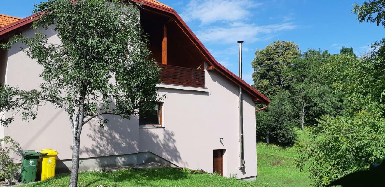 Apartments Woodnotes Licko Petrovo Selo Екстер'єр фото